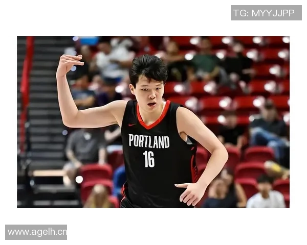 全员集结开拓者发布球队签名明信片利拉德与杨瀚森亲笔签名亮相