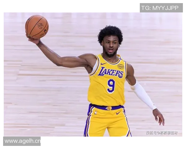 夸梅直言布朗尼在大学表现平平不及部分高中球员的潜力与实力