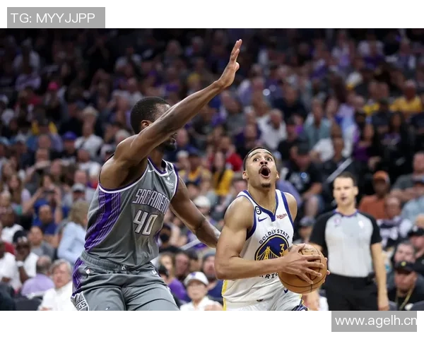 普尔半场表现出色6投3中贡献12分1篮板2助攻展现出强大实力